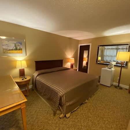 Twin Creeks Motel Lumby Kültér fotó