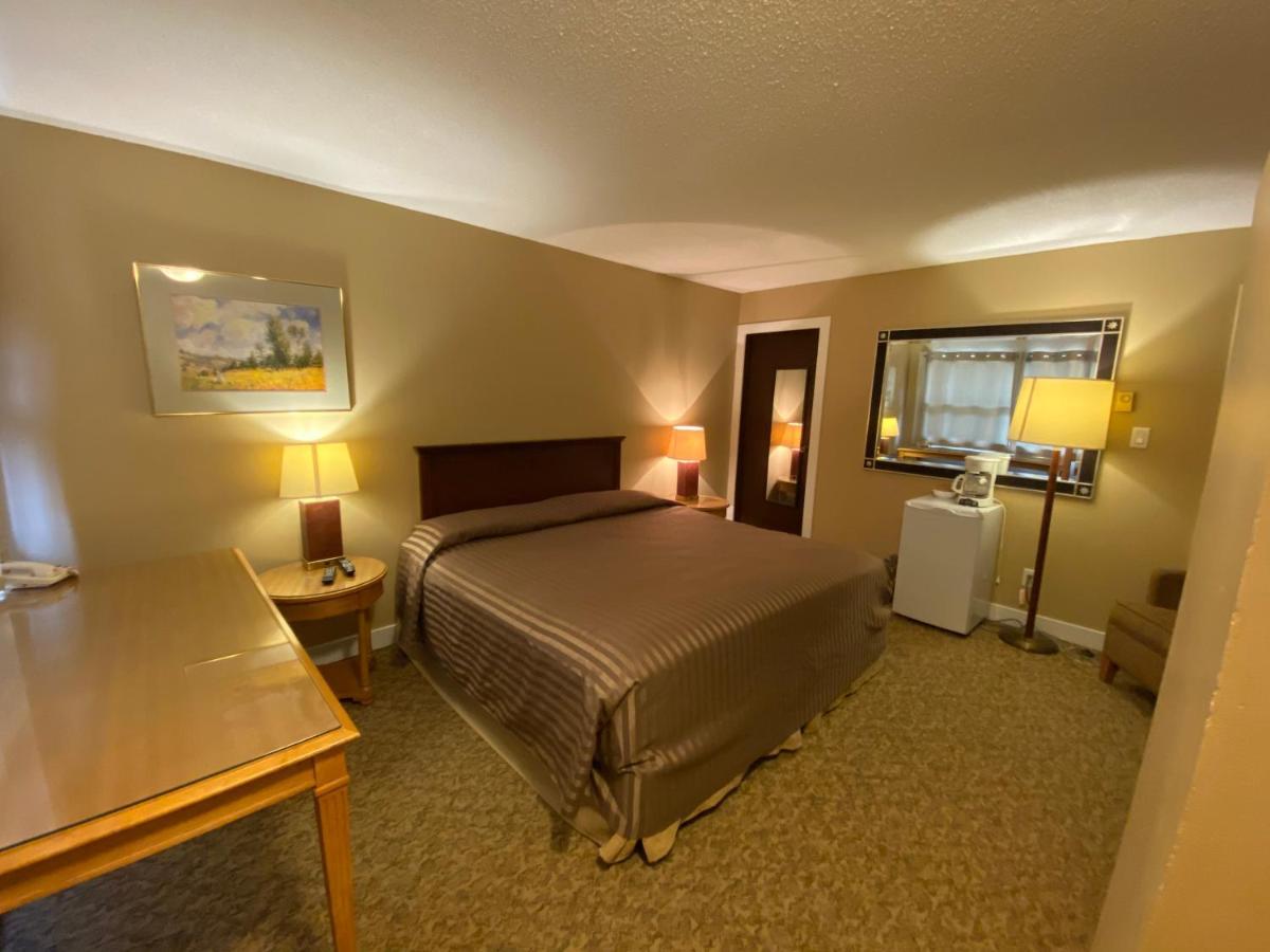 Twin Creeks Motel Lumby Kültér fotó